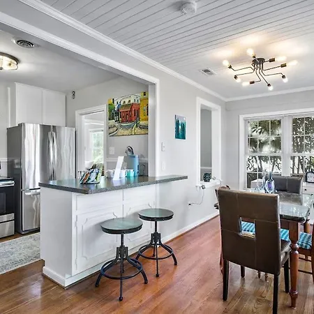 Private, Tranquil Living In Historic Rva Awaits! Villa